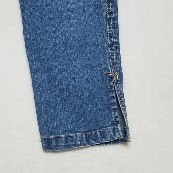 VINTAGE Levi's Classic Capri Cropped Mid Rise Jean - Picture 5 of 12